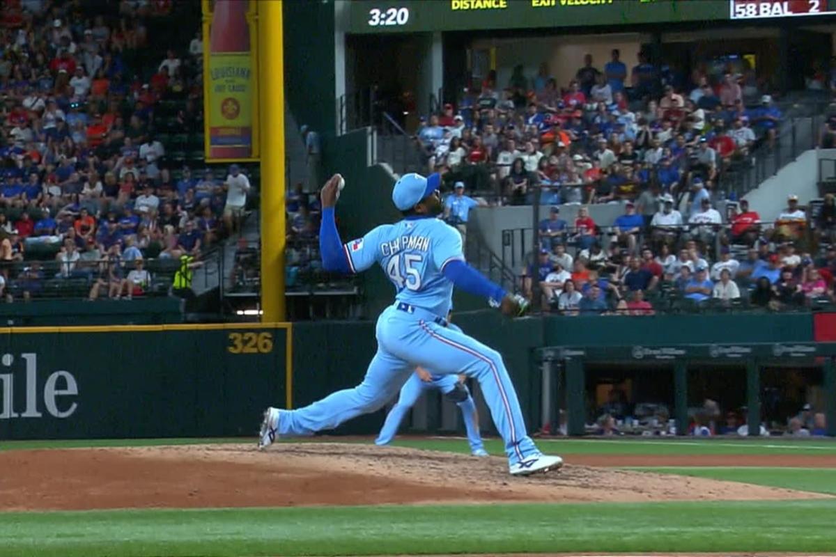 Así le fue a Aroldis Chapman en su debut con los Rangers